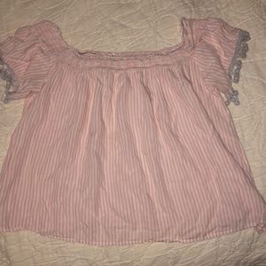 Off the shoulder shirt sleeve shirt